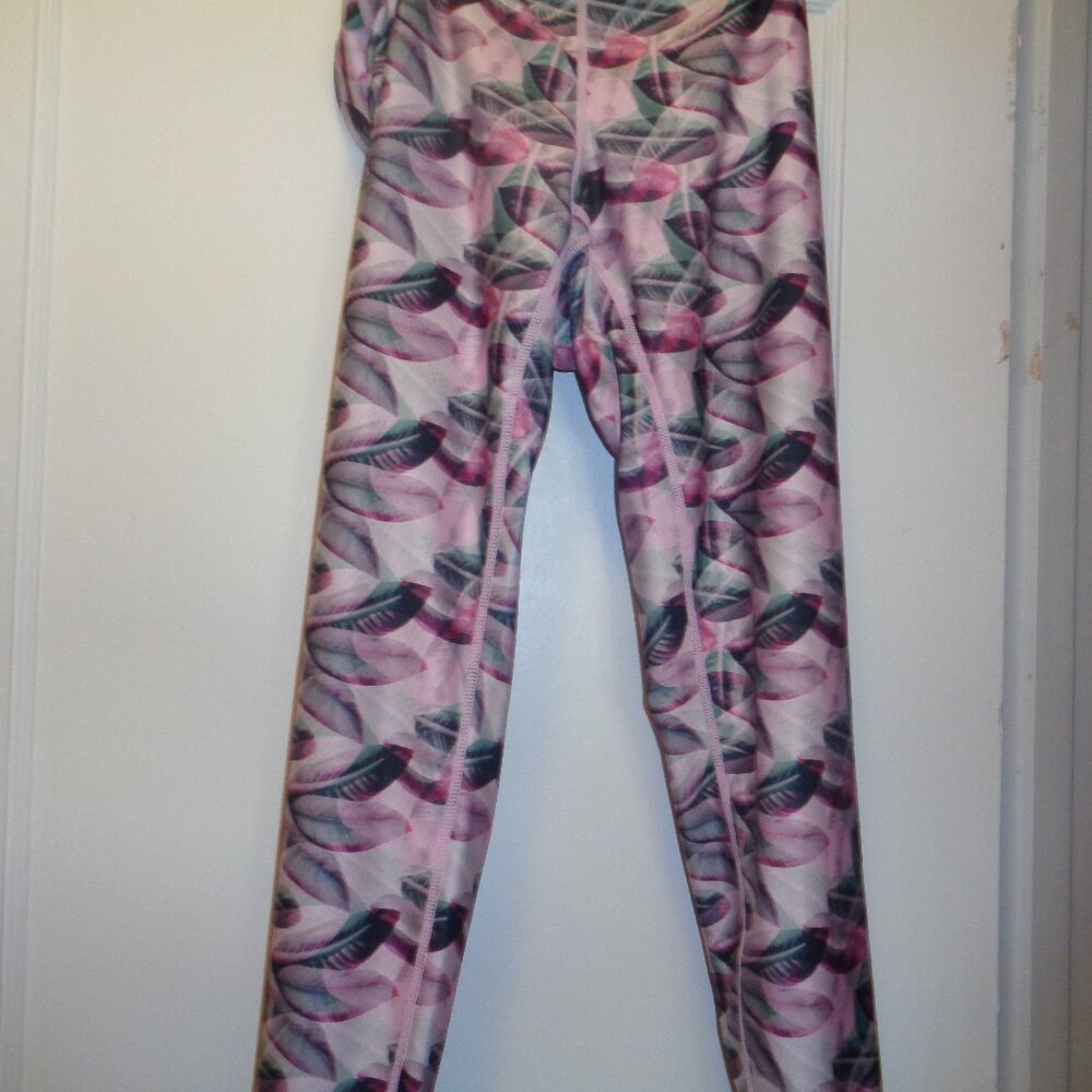 JOY LAB CUTE OUTFIT WITH LEGGINGS, SPORT BRA, AND SWEAT PANTS